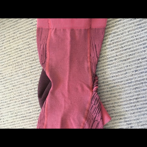 Lululemon shorts size 4 new condition 6” inseam - Picture 4 of 4